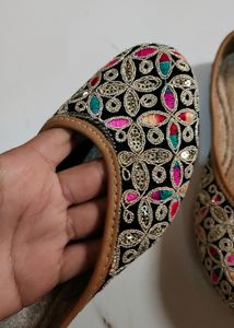 New Beautiful Jutti