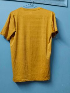 Nike Mustard T-Shirt 🧡