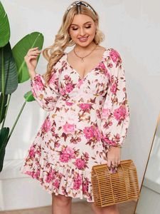 4226. SHEIN CUTE FLORAL DRESS