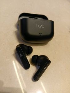 Boat Airdopes - Black