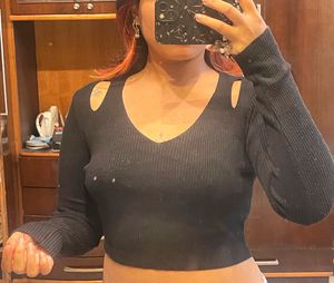 Cut Out Shoulder Ribbed Top