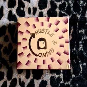 Hustle & Grind Make-Up