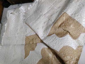 Elegant White &amp; Gold Bedding Set