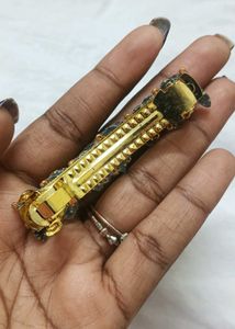 Hand Made Upin, Center Clip, Clips