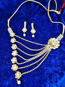 Beautiful necklace set.