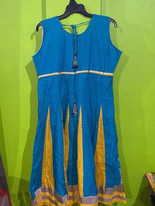 Elegant Kurti Set with Dupatta &amp; Pajama – Size M |