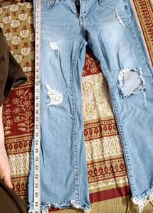 Ripped Cropped Jeans