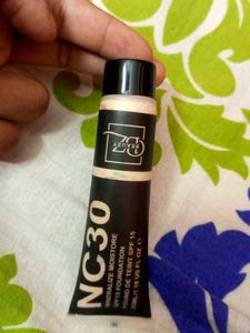 Beauzy NC30 Mineralize Moisture Foundation