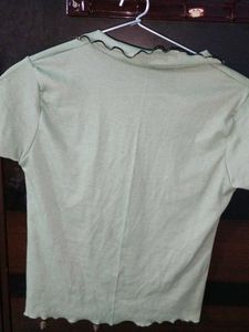 Ribbed Lettuce Edge Top