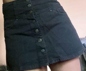 BLACK HIGH WAISTED DENIM SKORT