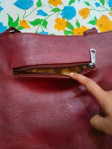 Maroon Handbag👜🌹