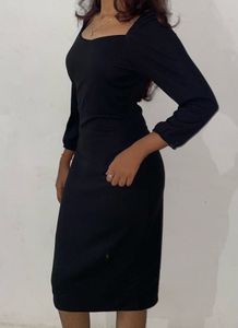 Minimalist Black Bodycon Midi Dress