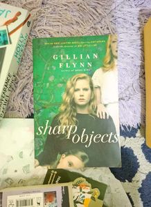 Sharp Objects by Gillian Flynn