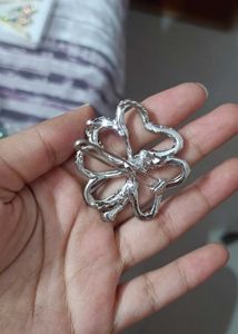 2 Hair Clips