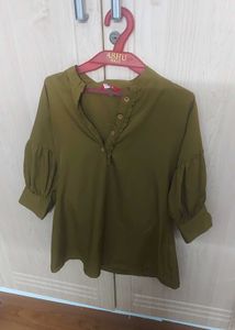 Olive Green Top 💚