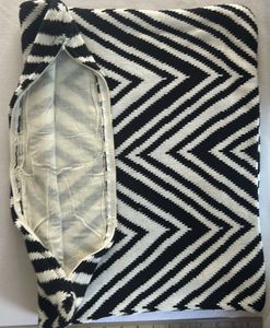 50x50 Black &amp; White Zig Zag Woolen Cushion Cover