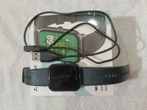 Ambrane Wise Glaze Smartwatch