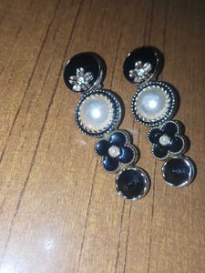 Fancy Hair Clips Black And White Colour..
