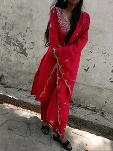 Elegant Embroidered Pink Salwar Kameez