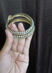 Ad Bangles Set