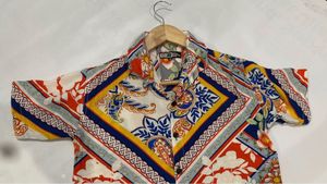 Multicoloured Floral Half Sleeve Shirt Chest 34 In