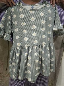 Cute Girls&#39; Floral Top