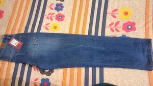 High-waisted Straight Jeans