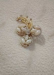 This is a Saree Pinn..Lightly Used &amp; Looks Good