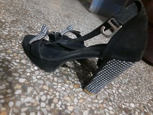 Black  Heels 👠