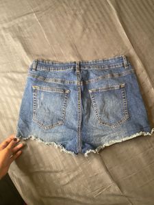 denim shorts+ black cutout shirt