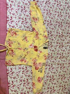 Yellow Floral Print Top🌻🌼🏵