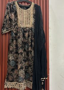 Elegant Black &amp; Gold Salwar Kameez