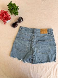 Chic H&amp;M Denim Shorts – Size 28 Waist