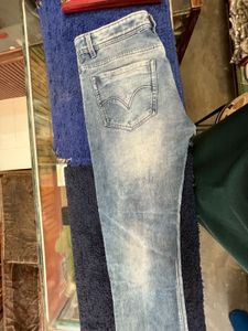 Levi&#39;s Jeans - Distressed Wash
