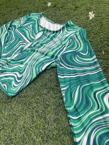Urbanic green illusion croptop, Size XS