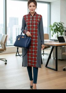 Price Drop Woollen Red Stone Chain Grab Now!!