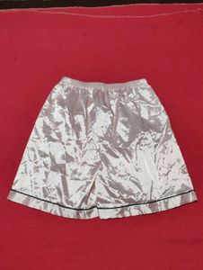 Girls Short Size 30/32