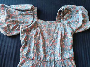 Floral Print Dress mid length with ballon sleeves