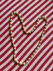 PEARL NECKLACE WITH GOLD DETAILS