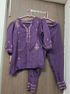 New branded thread work puff sleevePurple cord set