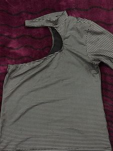 Chic One-Shoulder Top