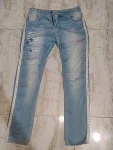 TRENDY BLUE JEANS