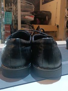 Black Leather Textured Lace-Up Dress Shoes