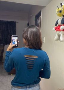 casual street style top