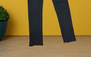 RF103 Size-28 High-Waisted Button Jeans