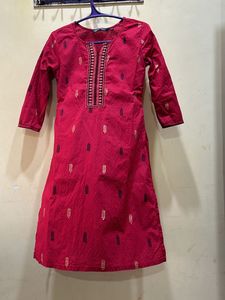 Avaasa Red Kurta Size M