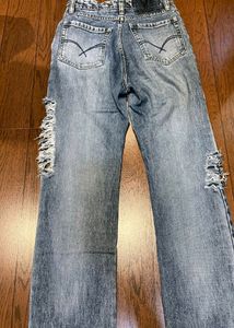 RIPPED JEANS FOR WOMEN