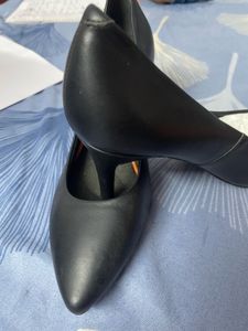 Rockport Black Leather Pointed-Toe Pumps