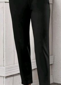 Relaxed Fit Single Pleat Pants