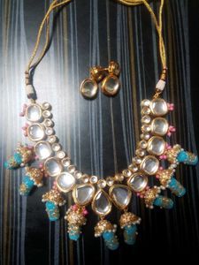 Jewellery Set With Classical Look